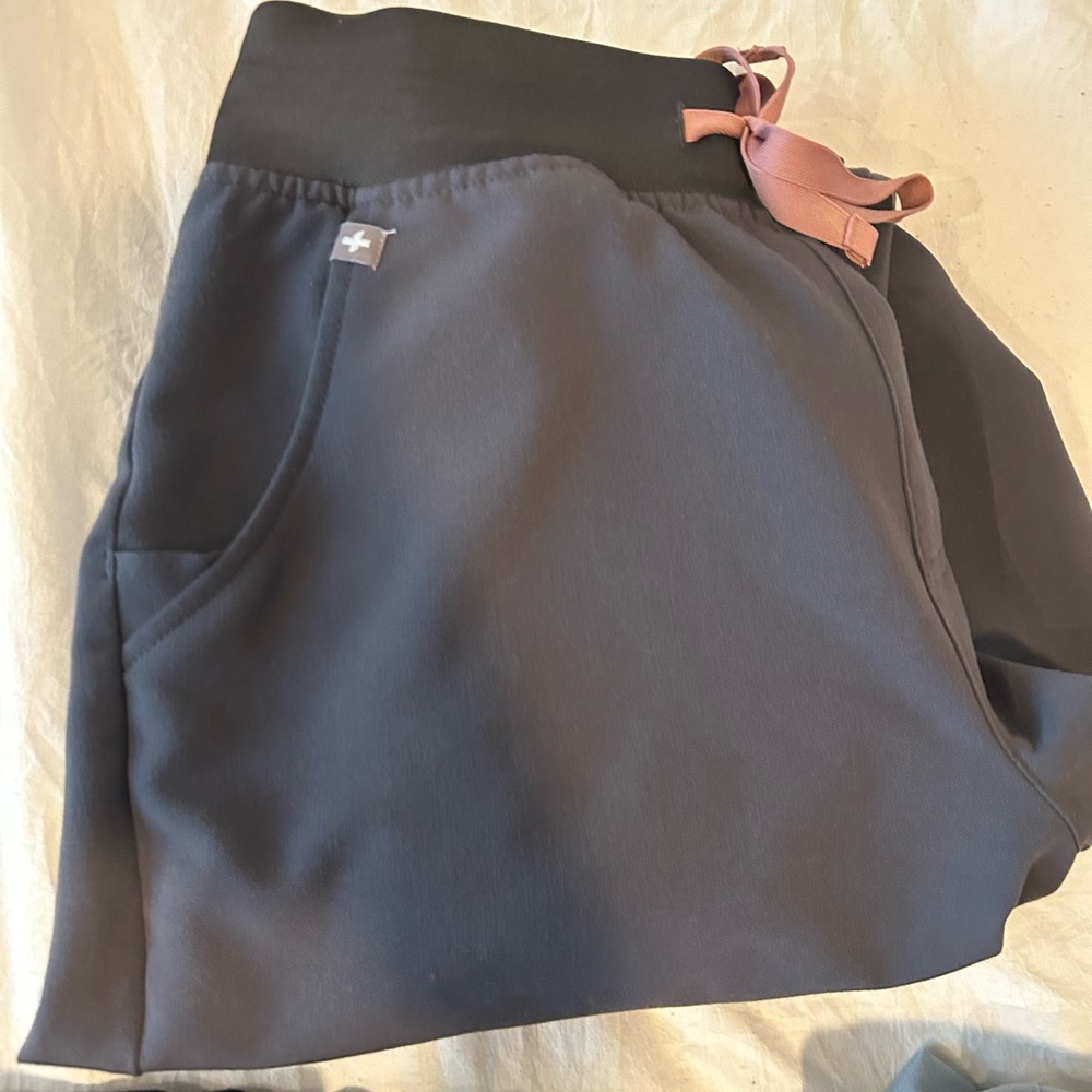 figs high waisted zamora jogger scrub pants.